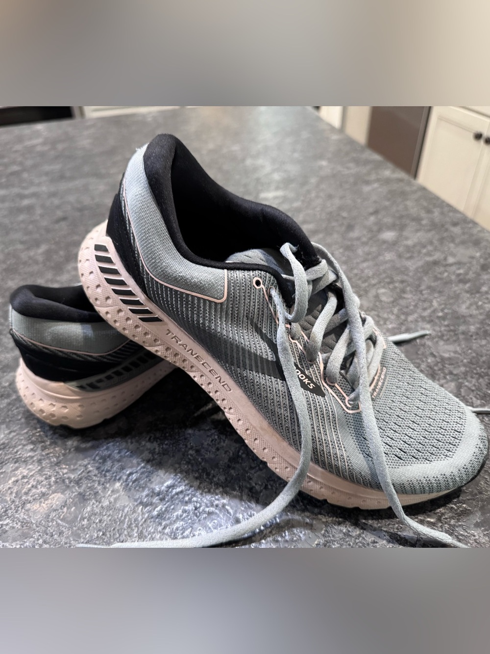 Brooks Transcend Women's Gray and Cream Running Shoes
